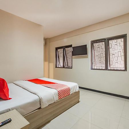 OYO 1091 Ace Business Hotel Galaxy Syariah Surabaya Bagian luar foto