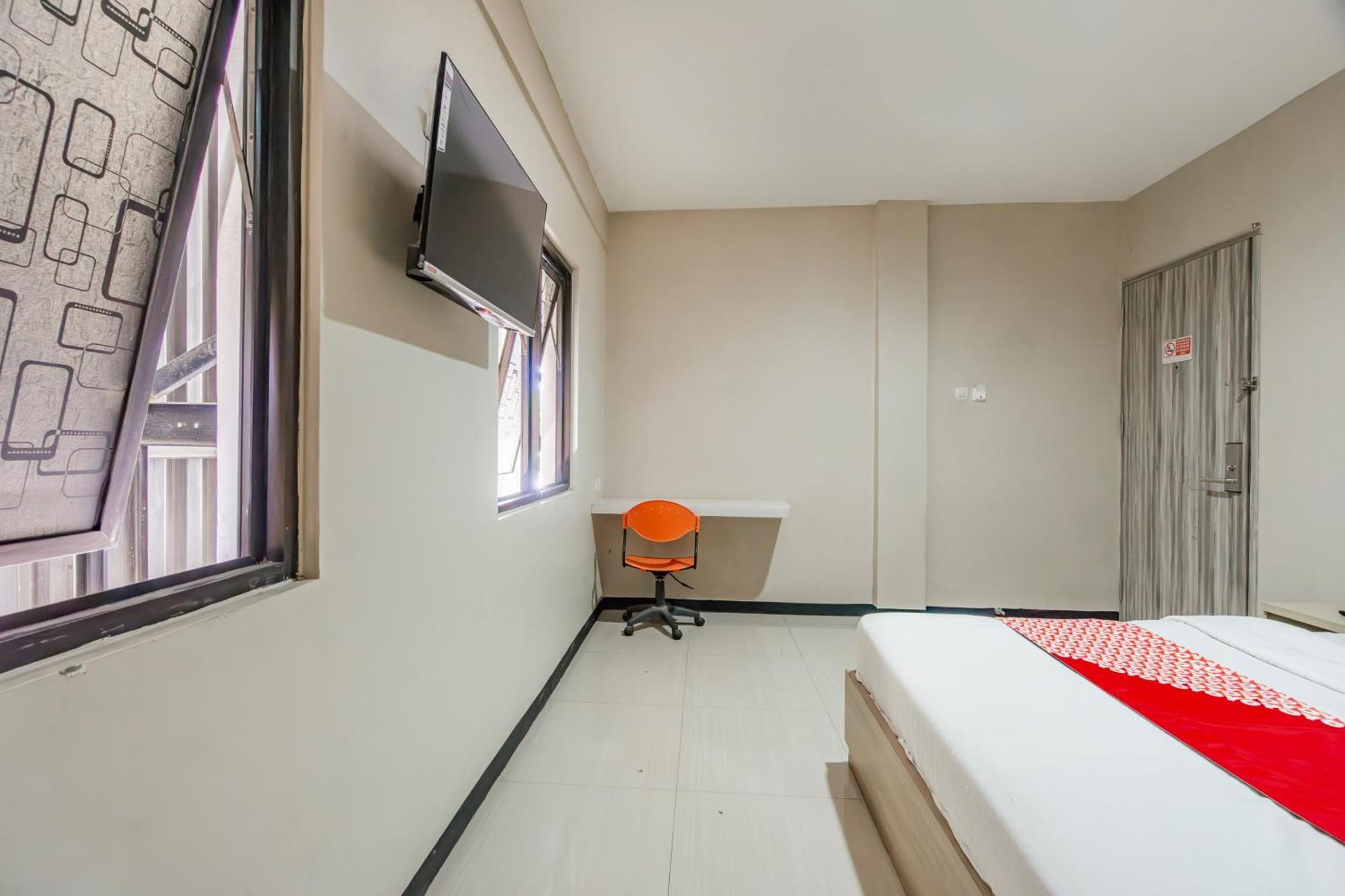 OYO 1091 Ace Business Hotel Galaxy Syariah Surabaya Bagian luar foto