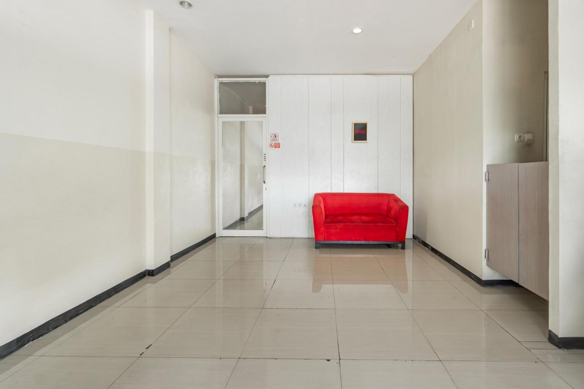 OYO 1091 Ace Business Hotel Galaxy Syariah Surabaya Bagian luar foto