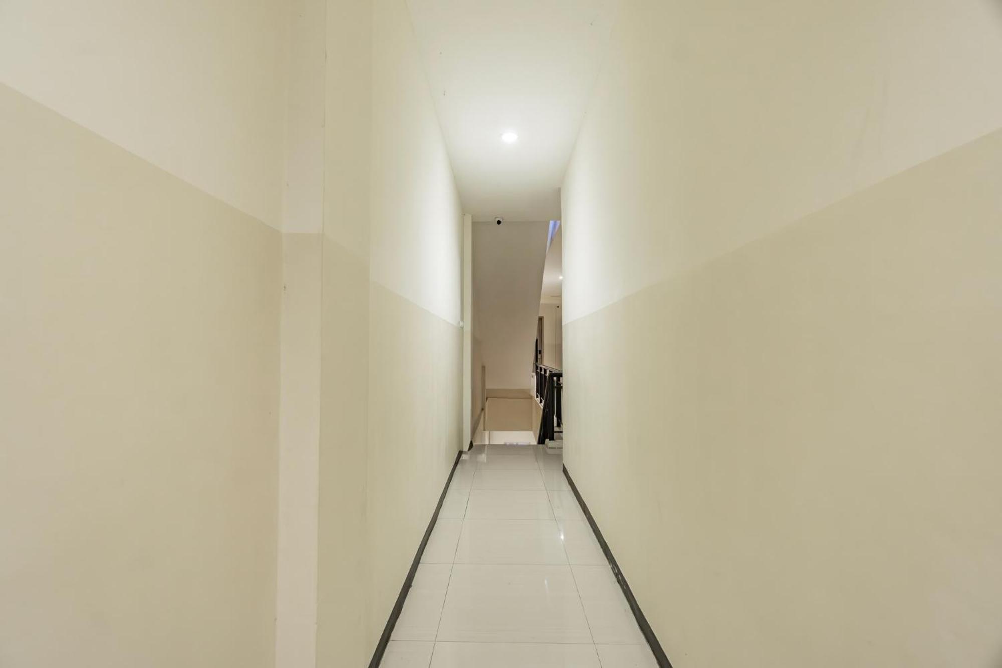 OYO 1091 Ace Business Hotel Galaxy Syariah Surabaya Bagian luar foto
