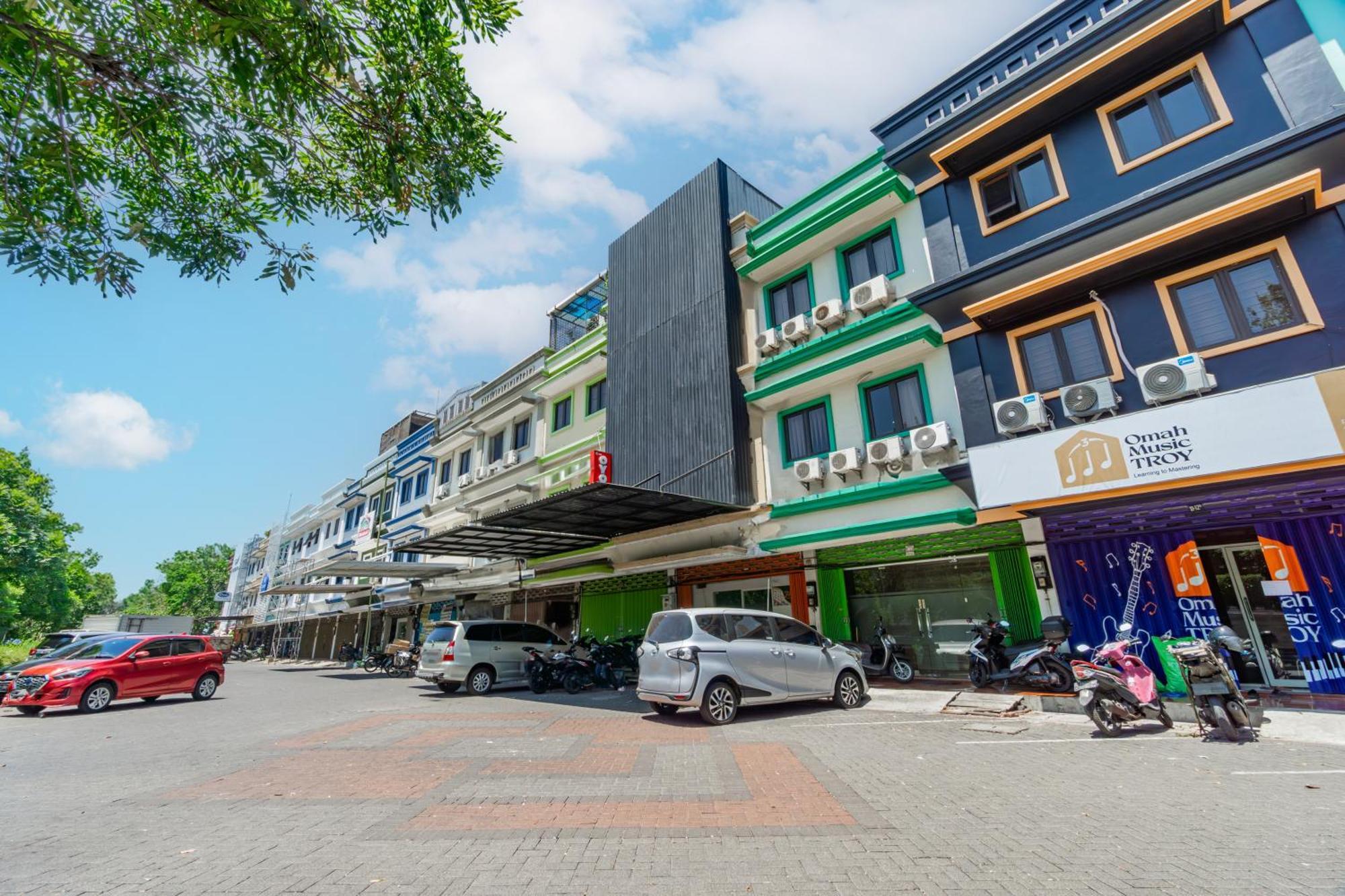OYO 1091 Ace Business Hotel Galaxy Syariah Surabaya Bagian luar foto