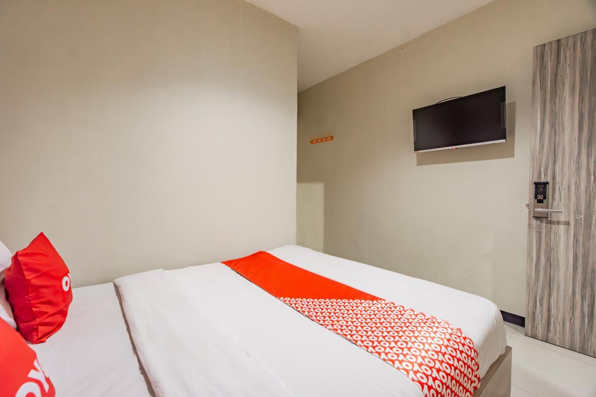 OYO 1091 Ace Business Hotel Galaxy Syariah Surabaya Bagian luar foto