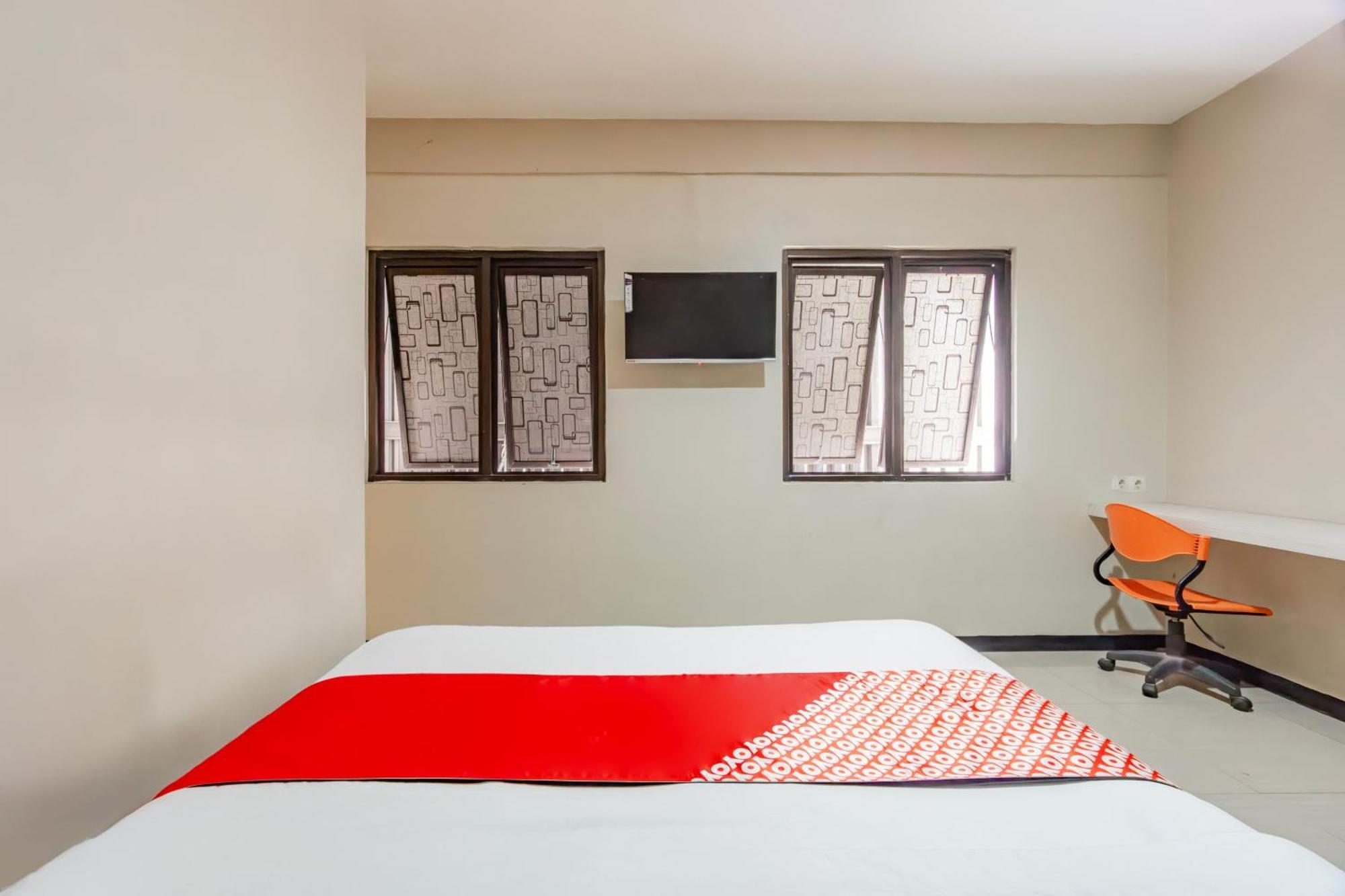 OYO 1091 Ace Business Hotel Galaxy Syariah Surabaya Bagian luar foto