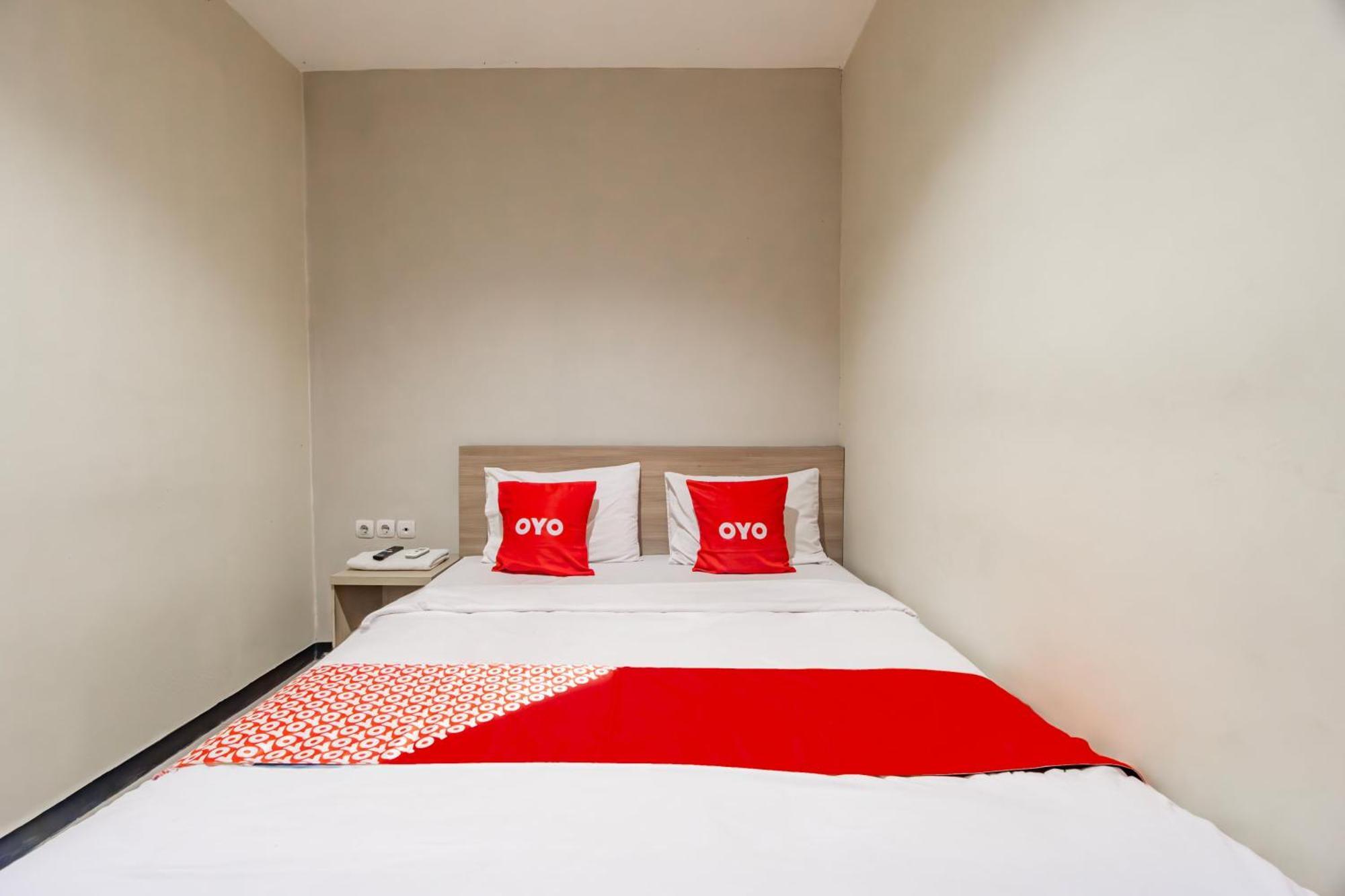 OYO 1091 Ace Business Hotel Galaxy Syariah Surabaya Bagian luar foto