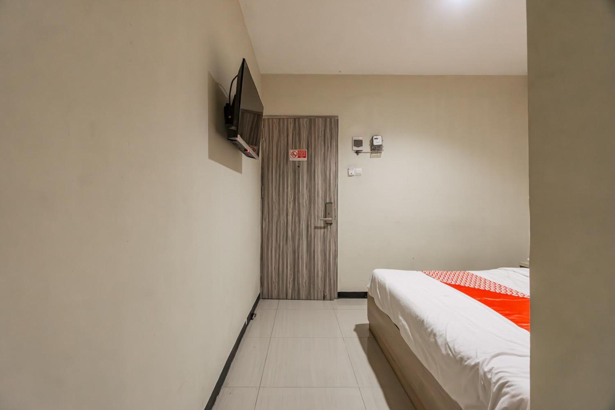 OYO 1091 Ace Business Hotel Galaxy Syariah Surabaya Bagian luar foto