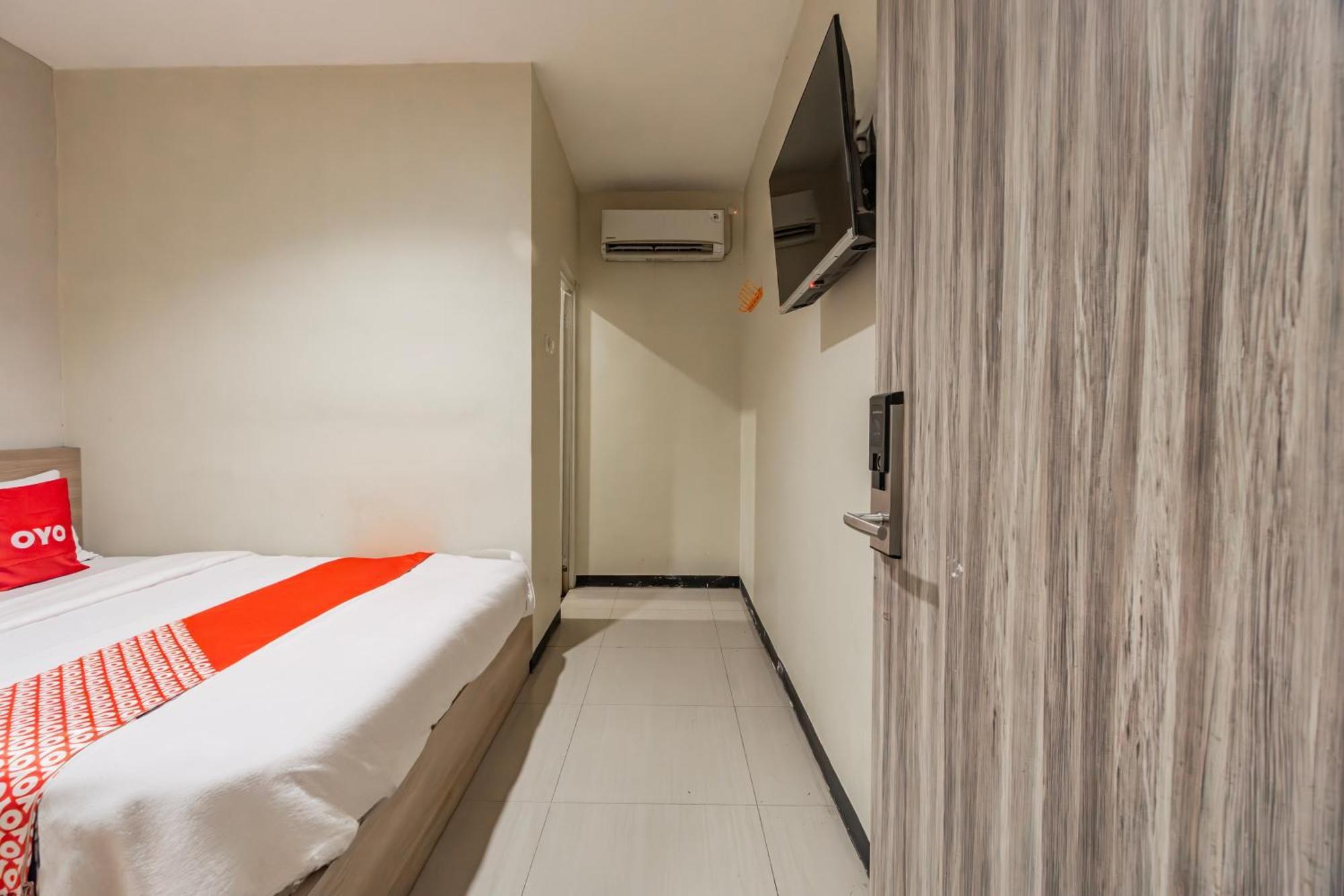 OYO 1091 Ace Business Hotel Galaxy Syariah Surabaya Bagian luar foto