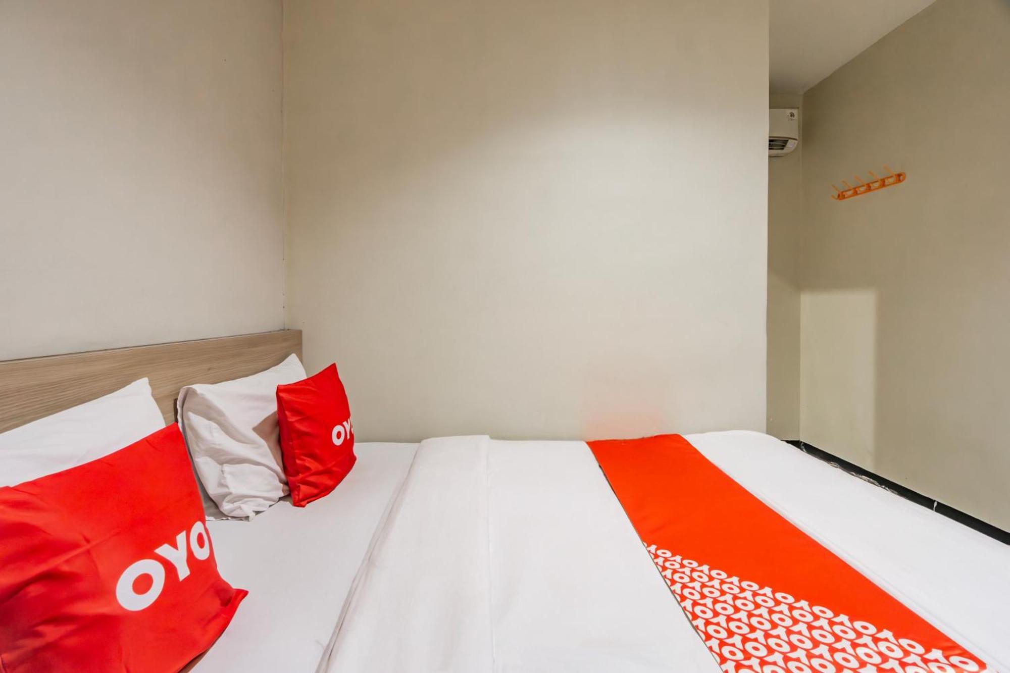 OYO 1091 Ace Business Hotel Galaxy Syariah Surabaya Bagian luar foto