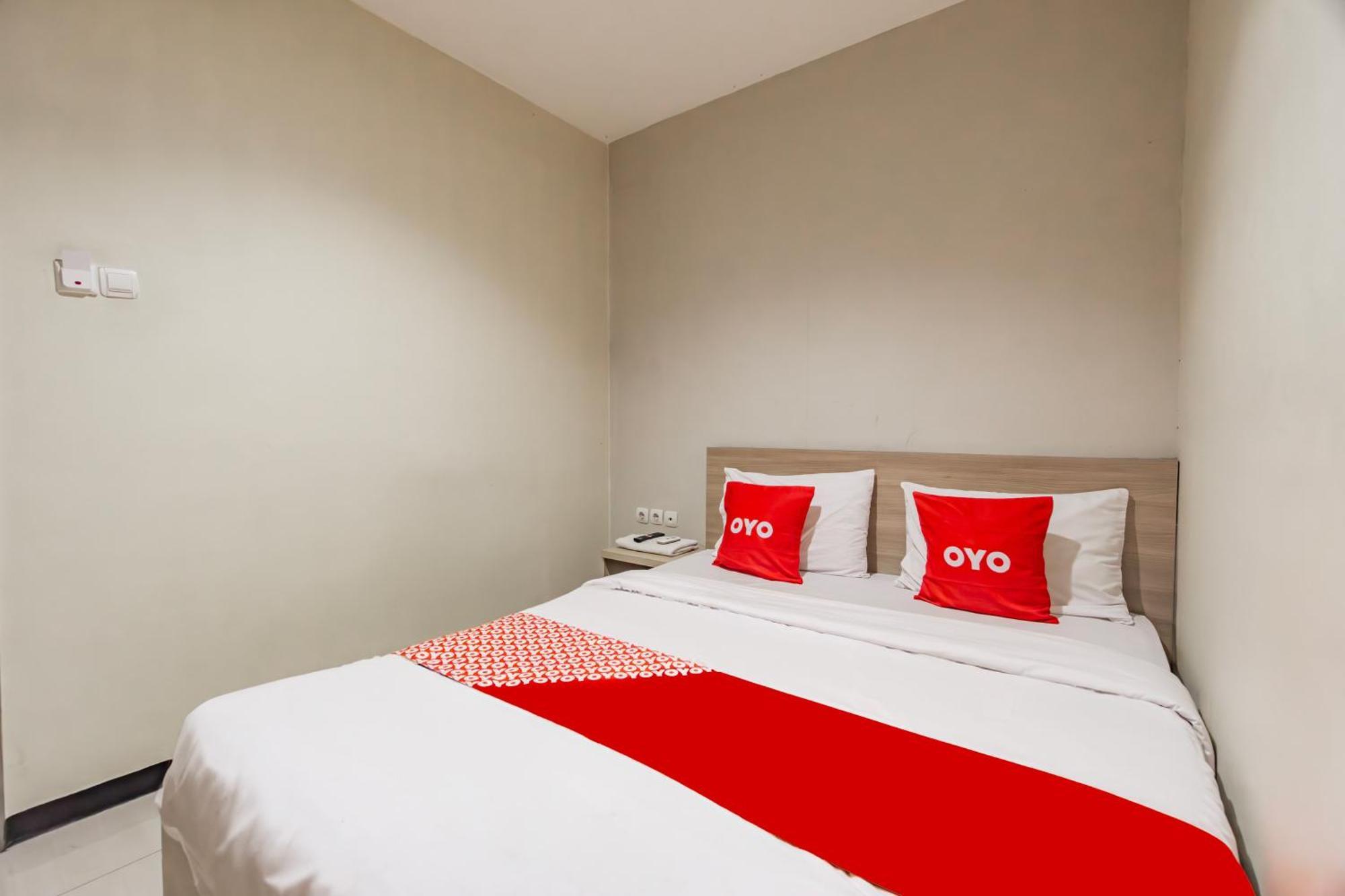 OYO 1091 Ace Business Hotel Galaxy Syariah Surabaya Bagian luar foto