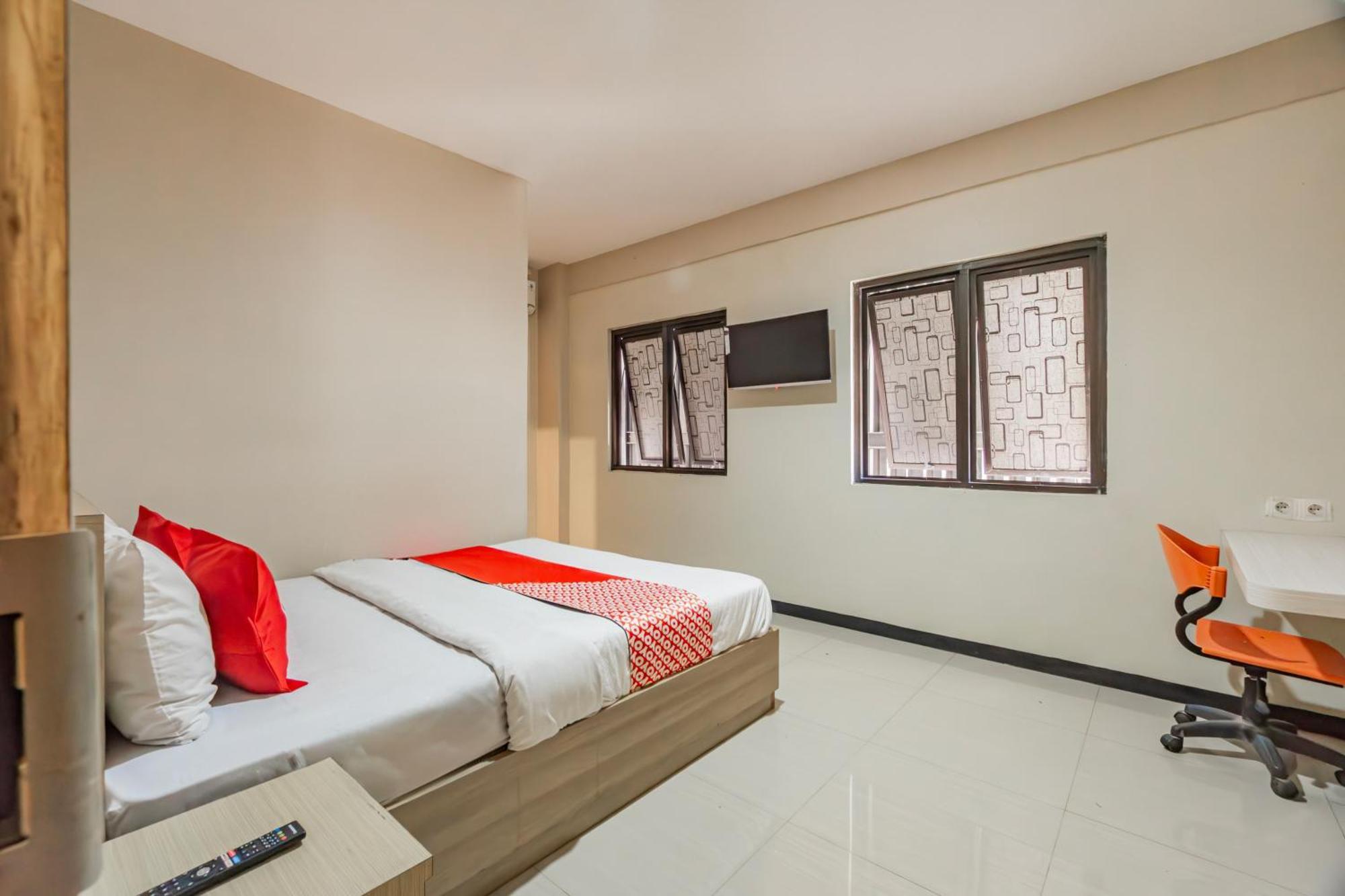 OYO 1091 Ace Business Hotel Galaxy Syariah Surabaya Bagian luar foto